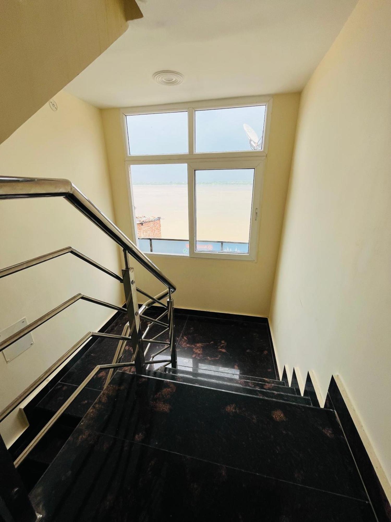 River View Paying Guest House Varanasi Bagian luar foto