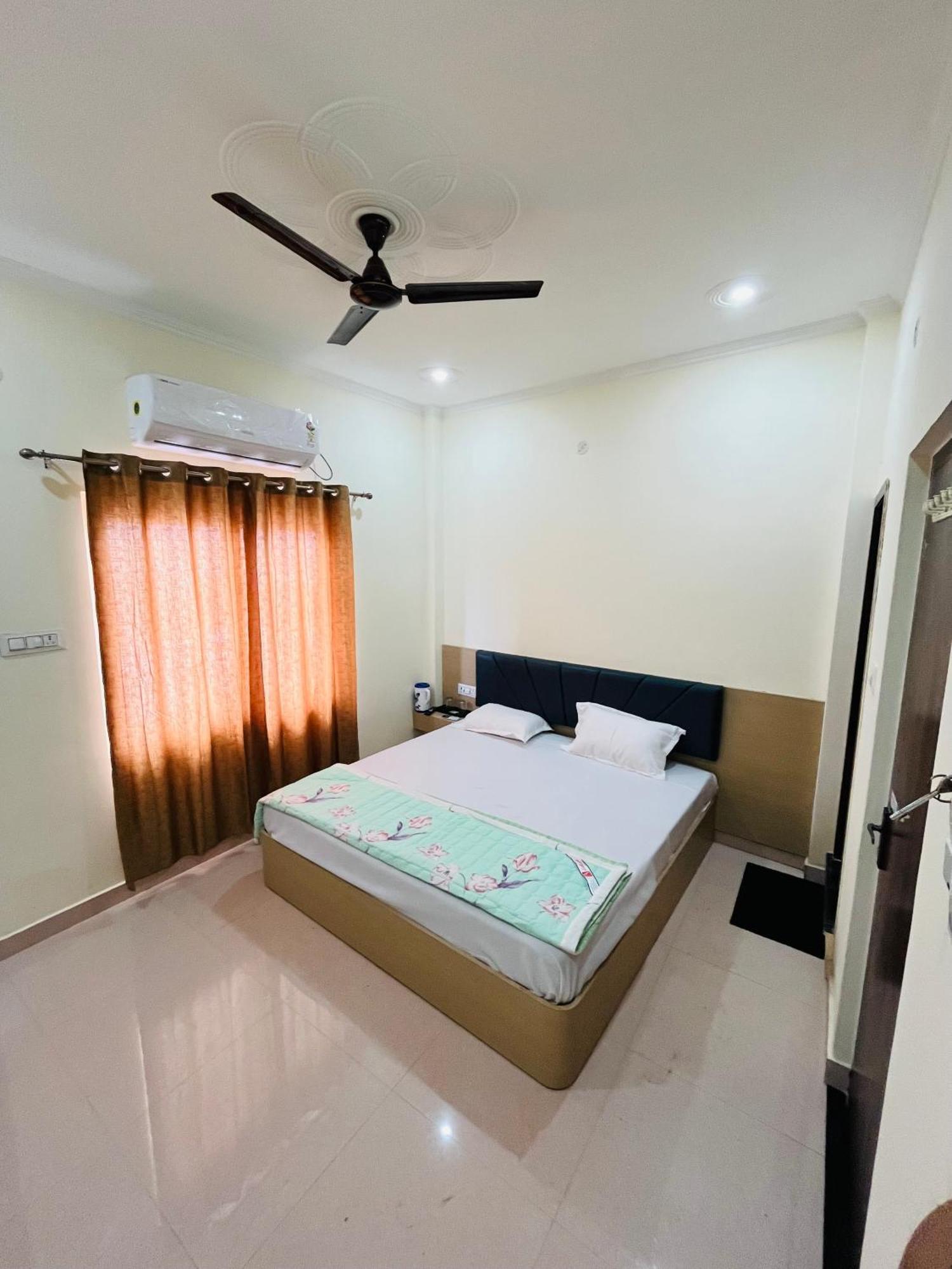 River View Paying Guest House Varanasi Bagian luar foto
