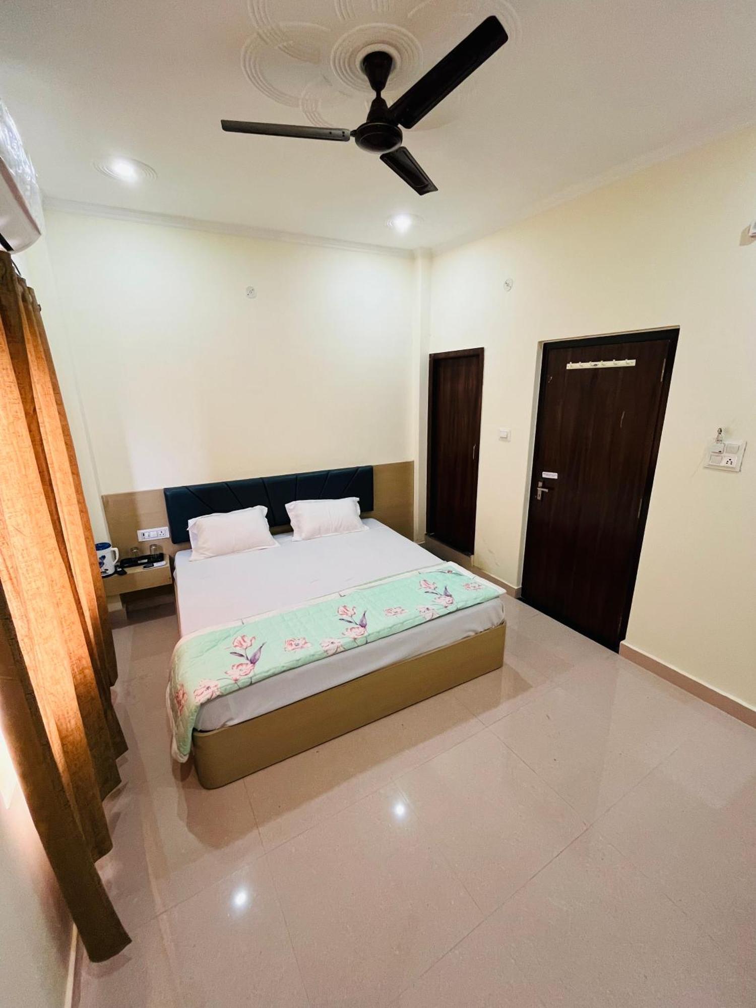 River View Paying Guest House Varanasi Bagian luar foto