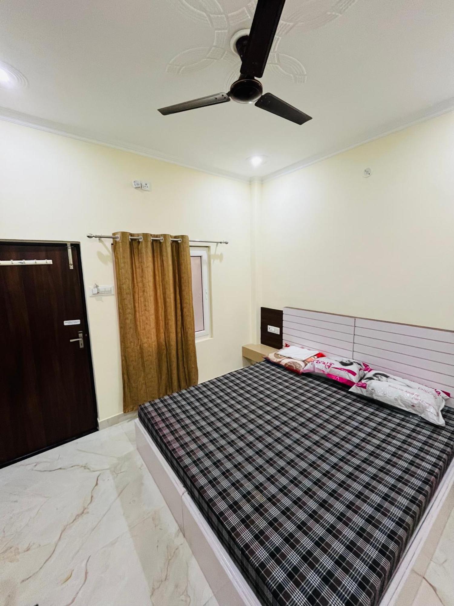 River View Paying Guest House Varanasi Bagian luar foto