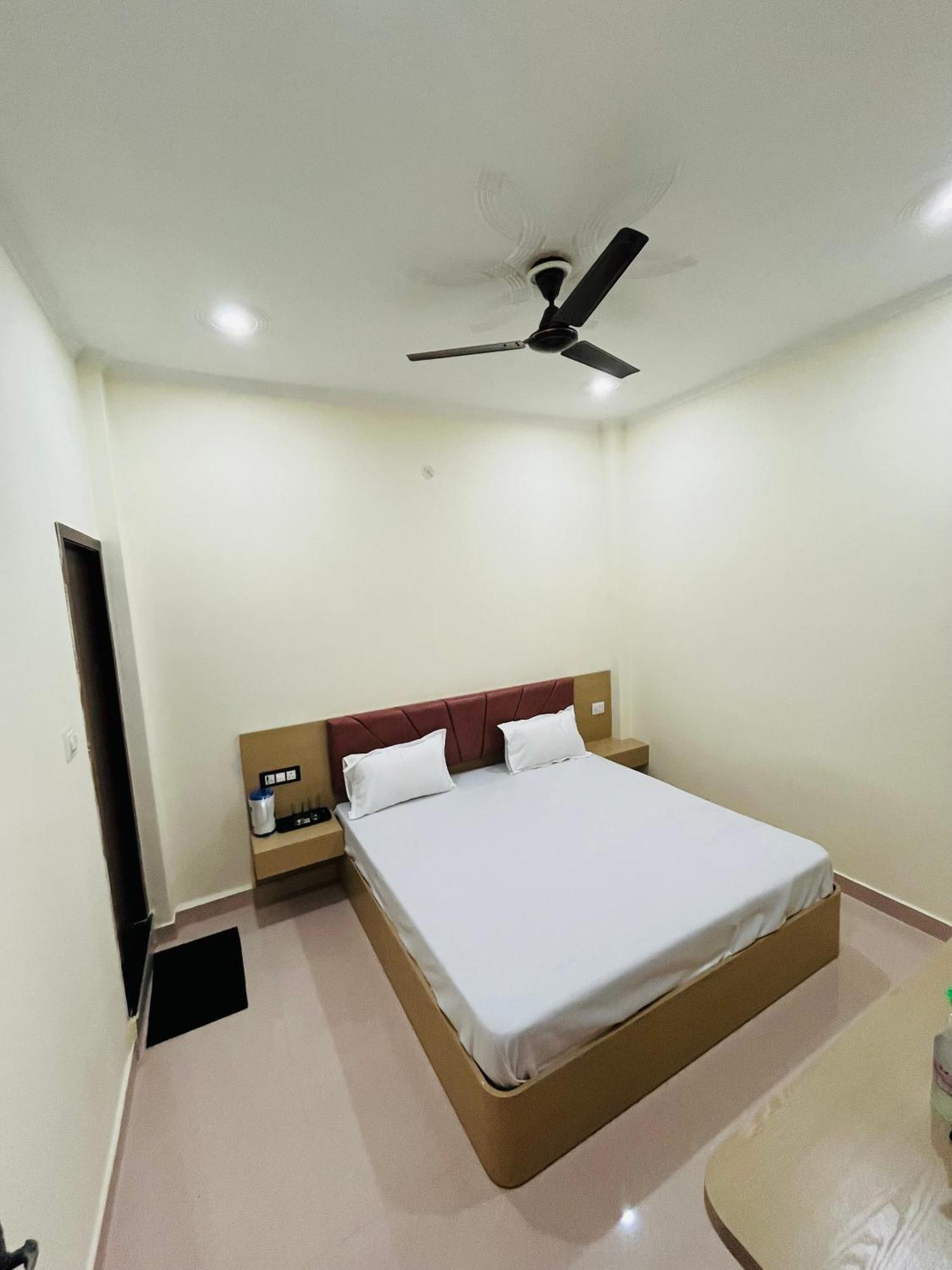 River View Paying Guest House Varanasi Bagian luar foto