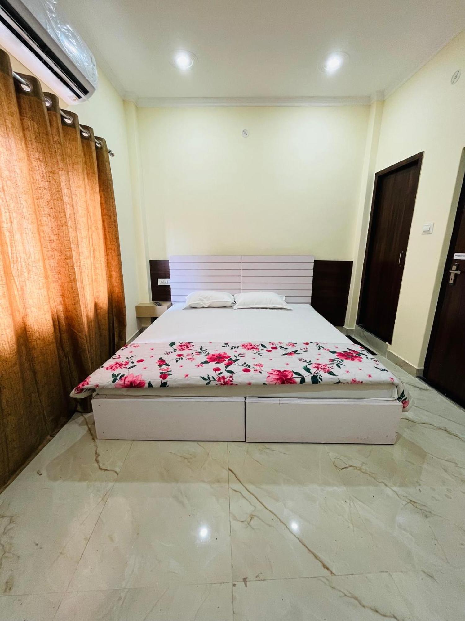 River View Paying Guest House Varanasi Bagian luar foto