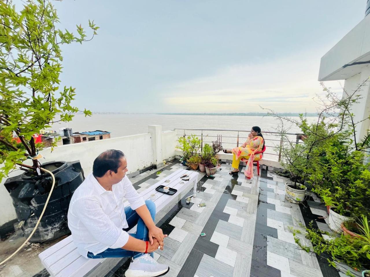 River View Paying Guest House Varanasi Bagian luar foto