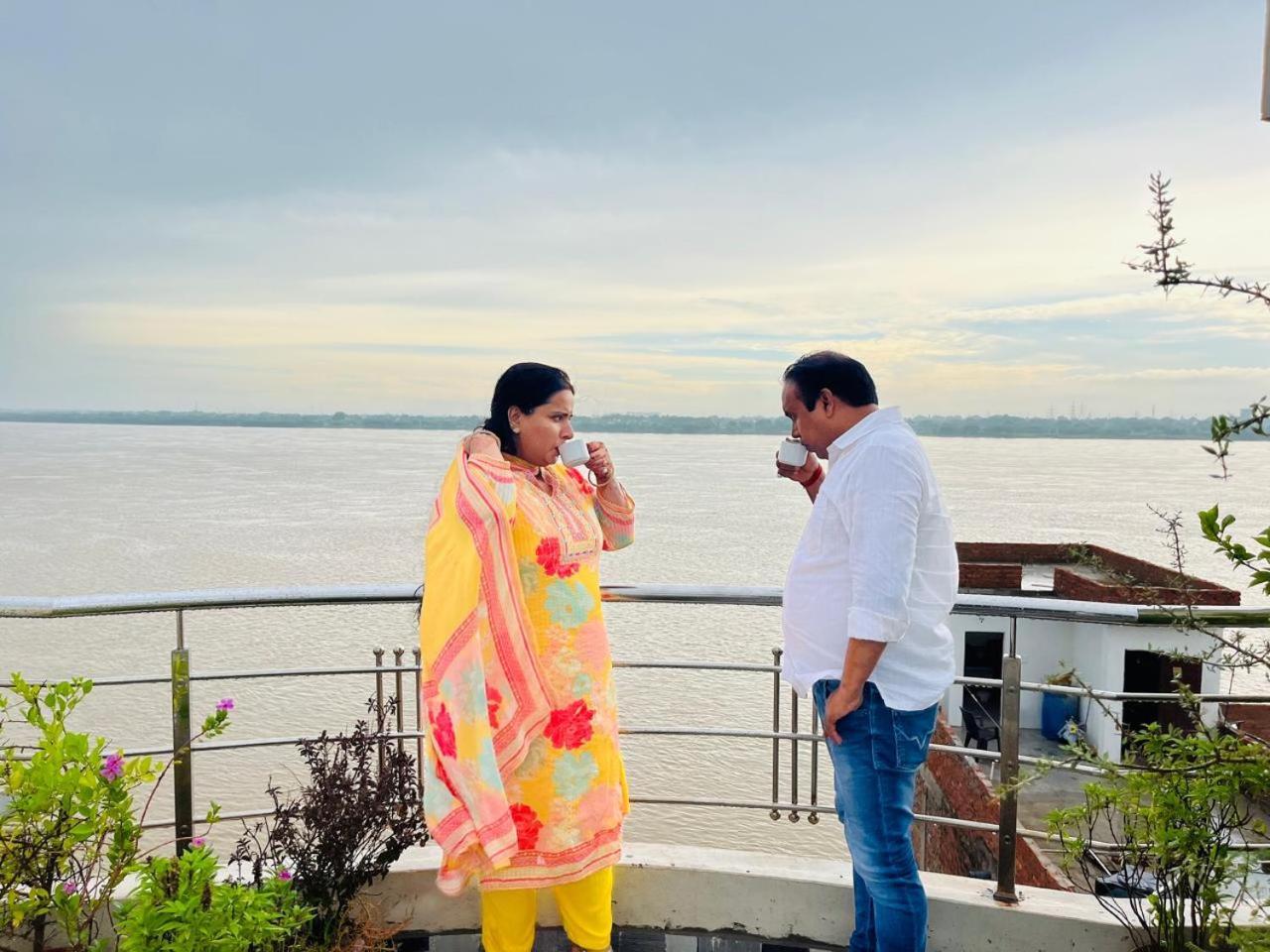 River View Paying Guest House Varanasi Bagian luar foto
