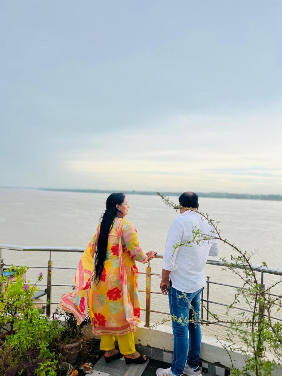 River View Paying Guest House Varanasi Bagian luar foto